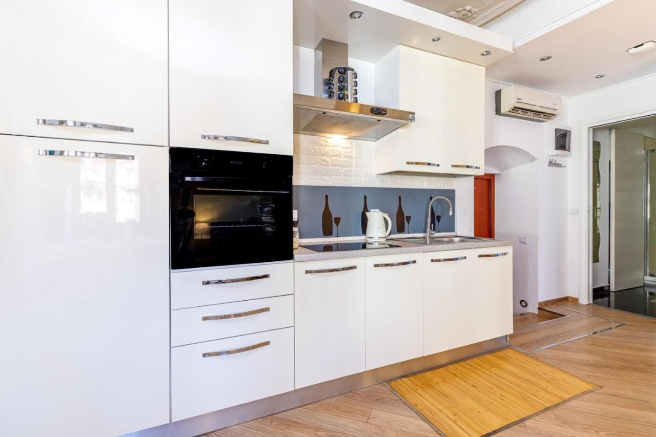 Two Bedroom Apartment La Mer Poreč Exteriör bild